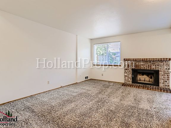 5th image of 676 SE 5th Ave