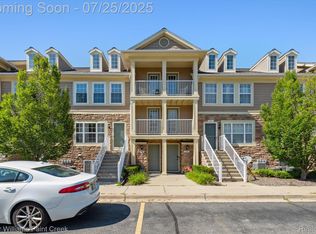 141 Evergreen Trl, Lake Orion, MI 48362