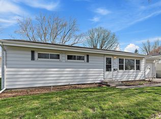 341 Orchard Ln, Sycamore, IL 60178