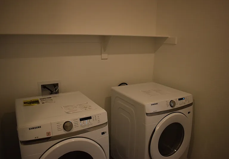 4470 N San Clemente Ave — Photo 29
