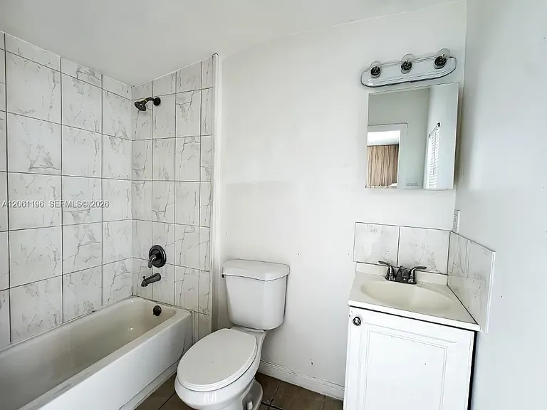 856 SW 6th St #105 — Photo 6