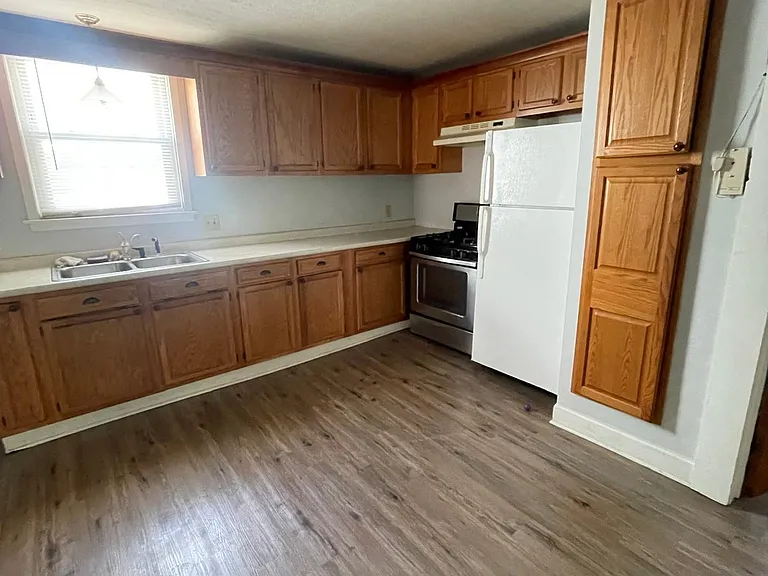 341 Gertrude St — Photo 15