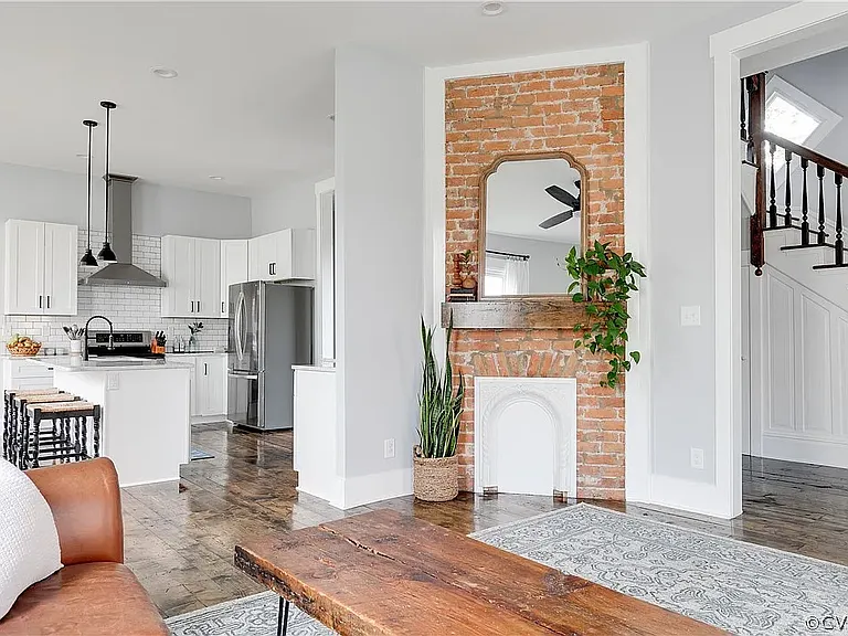 205 Poe St — Photo 15