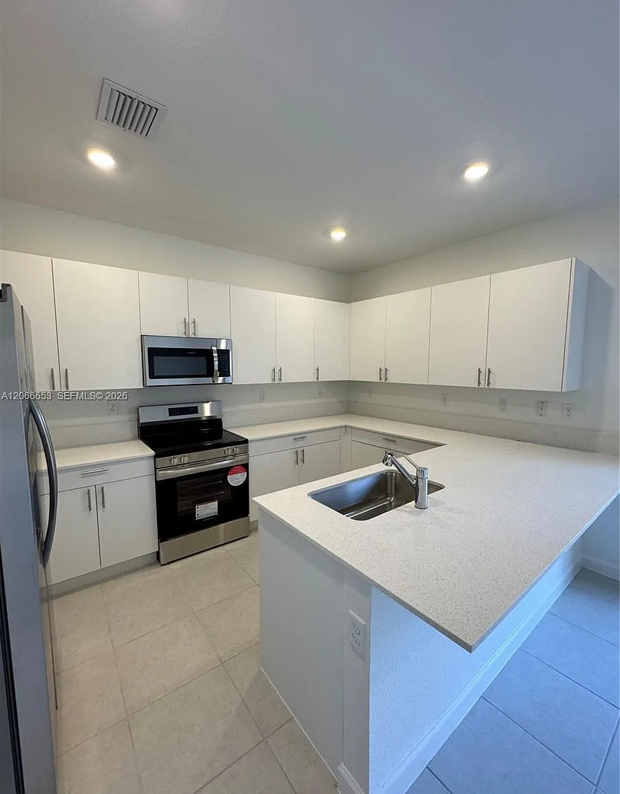 3 bed, 1668 sqft, $2,650 — Photo 3