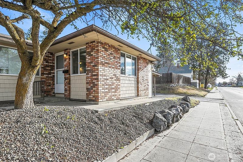 2nd image of 1332 W Garland Avenue