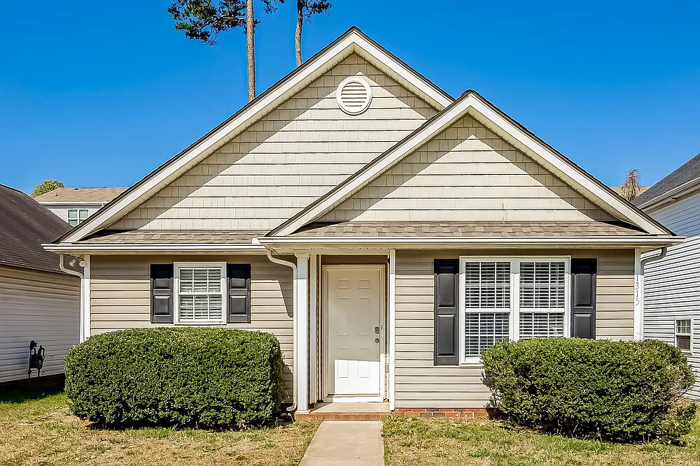 3 bed, 2.0 bath, 1052 sqft, $1,675 — Photo 1