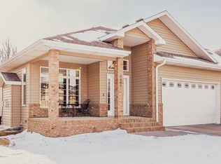 3445 Thunderbird Ln, Bismarck, ND 58503