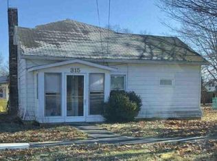 315 S High St, Roanoke, IN 46783