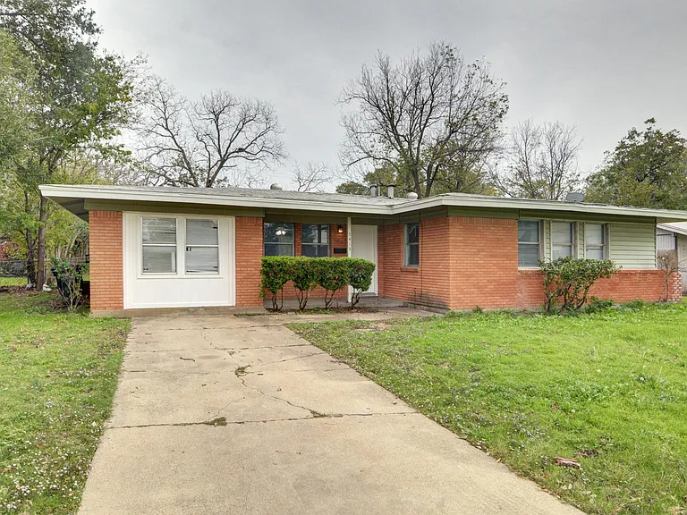 5413 Wedgwood Dr — Photo 2