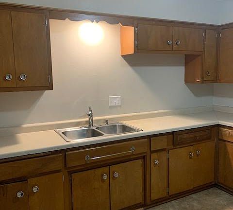 3rd image of 3070 W Fardale Ave #3
