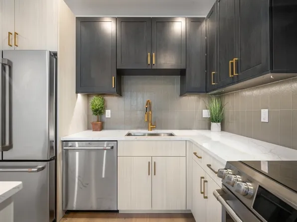 5245 Washington St #6, West Roxbury, MA 02132