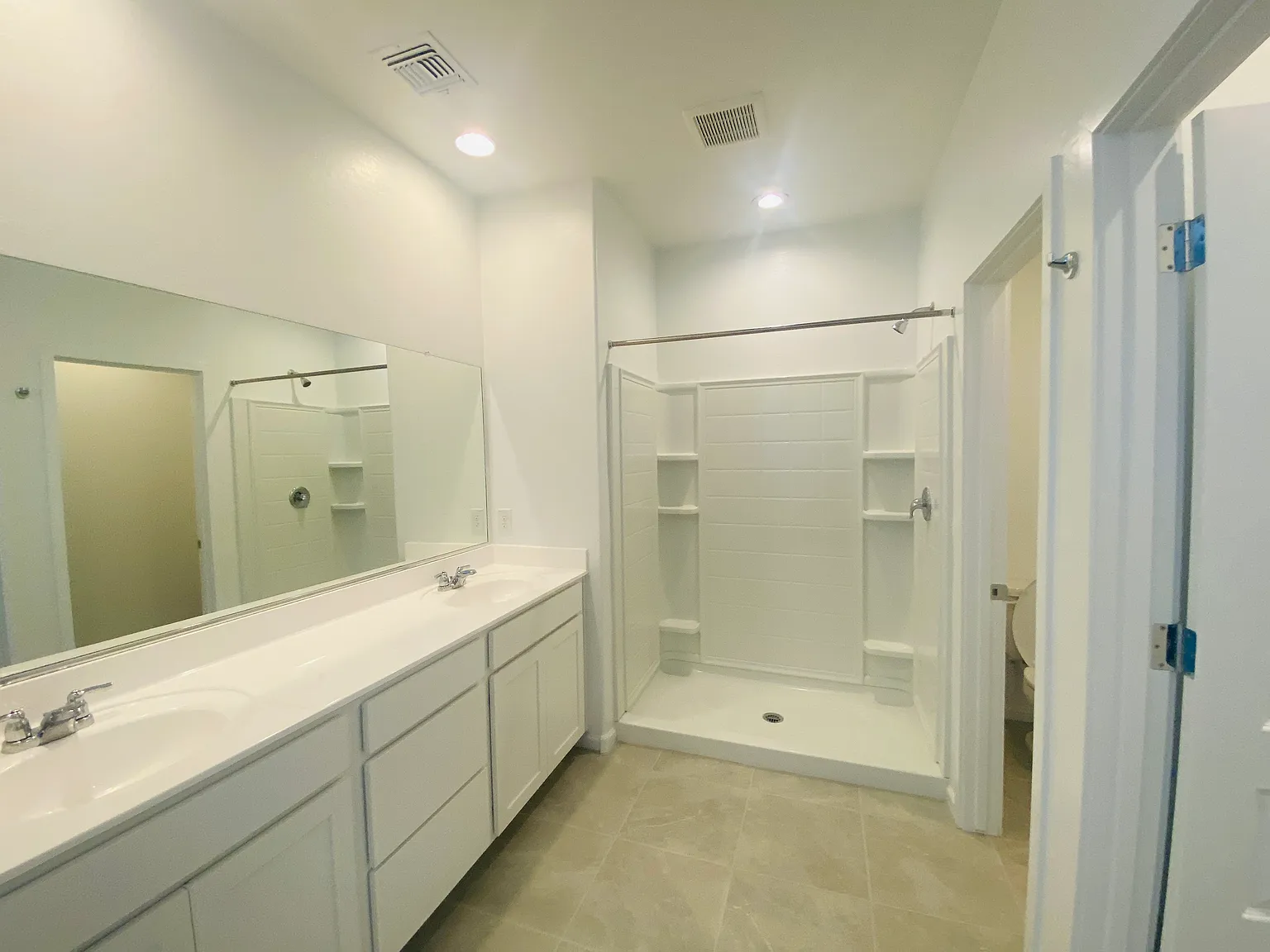 3 bed, 1411 sqft, $2,599 — Photo 4