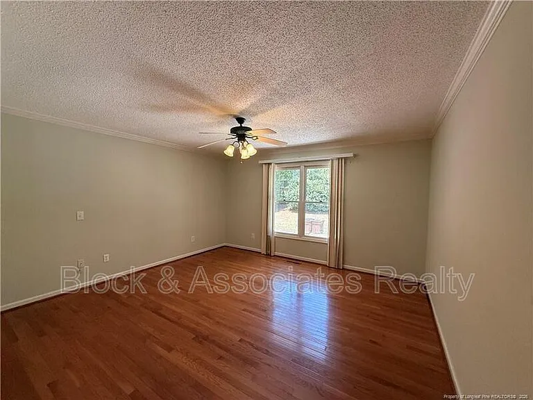 995 Greenbriar Dr — Photo 10