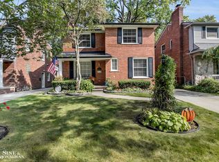 1956 Severn Rd, Grosse Pointe Woods, MI 48236