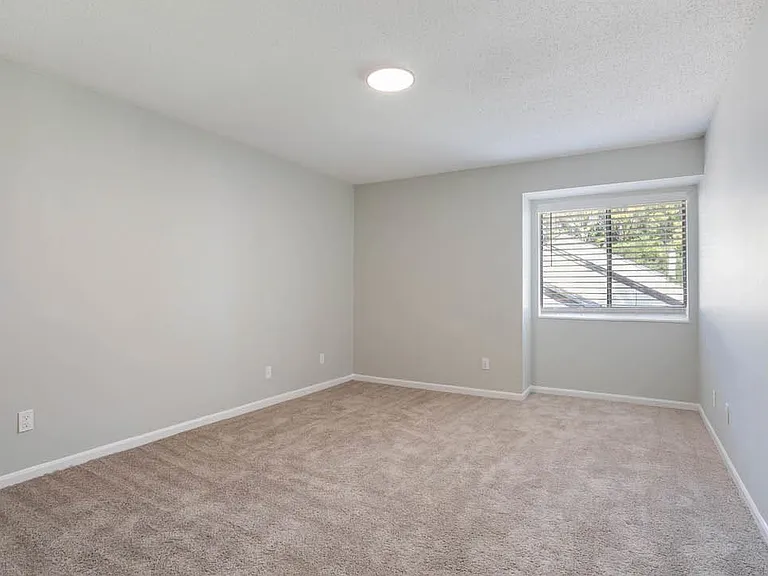 The Onyx Hoover Apartments — Photo 58