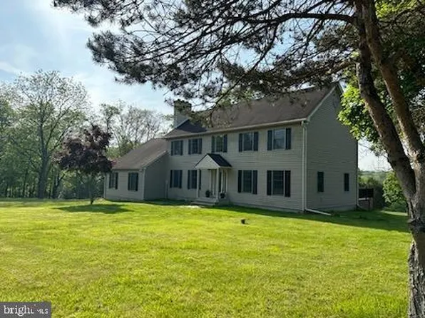 210 E Dark Hollow Rd, Pipersville, PA 18947