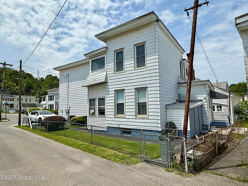 3rd image of 108 Florida Avenue