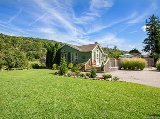 36 Dock Dr, Sandy Hook, CT 06482