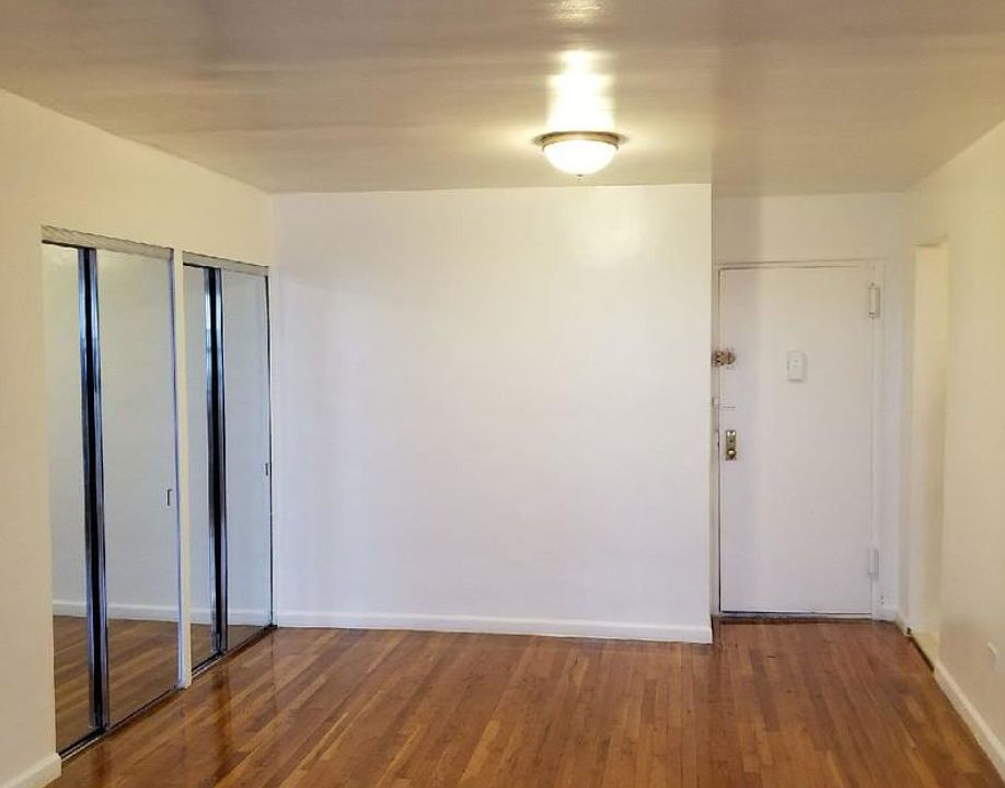 2nd image of 1107 Stadium Ave