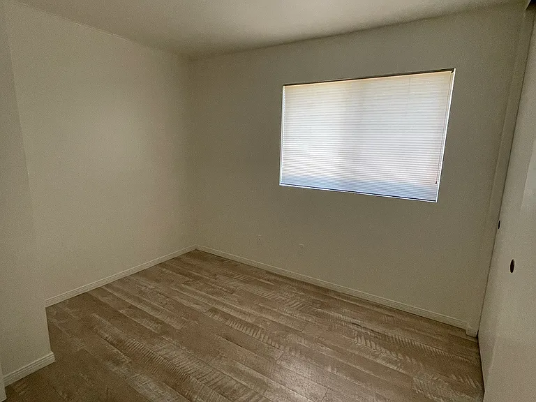 902 Wentworth Cir — Photo 13