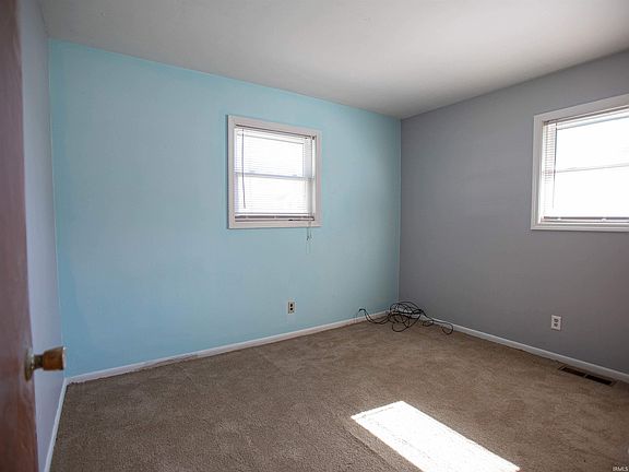 4th image of 322 W Grant St