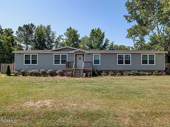 2nd image of 4011 Cottonwood Trail NE