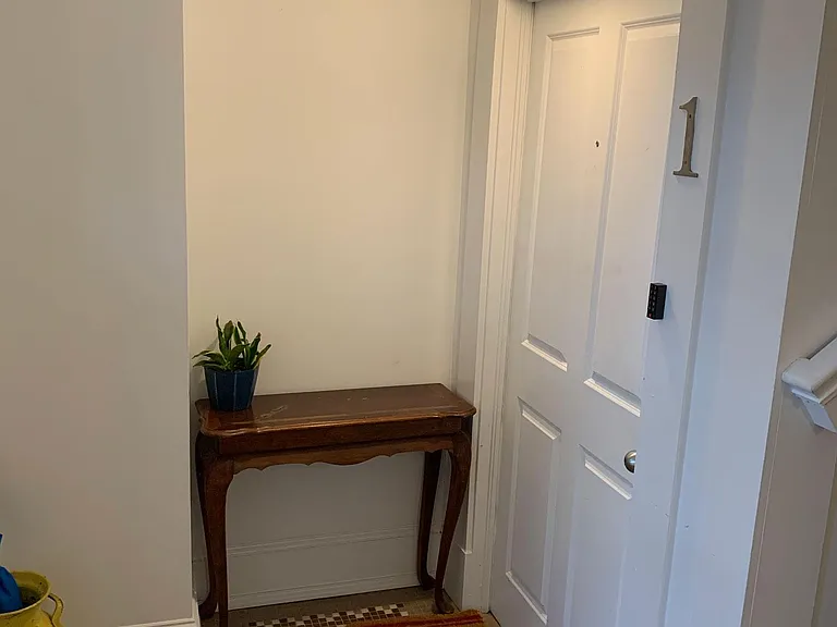1229 Euclid Ave NE #1 — Photo 3