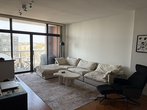 5th image of 3232 N Halsted St APT D706
