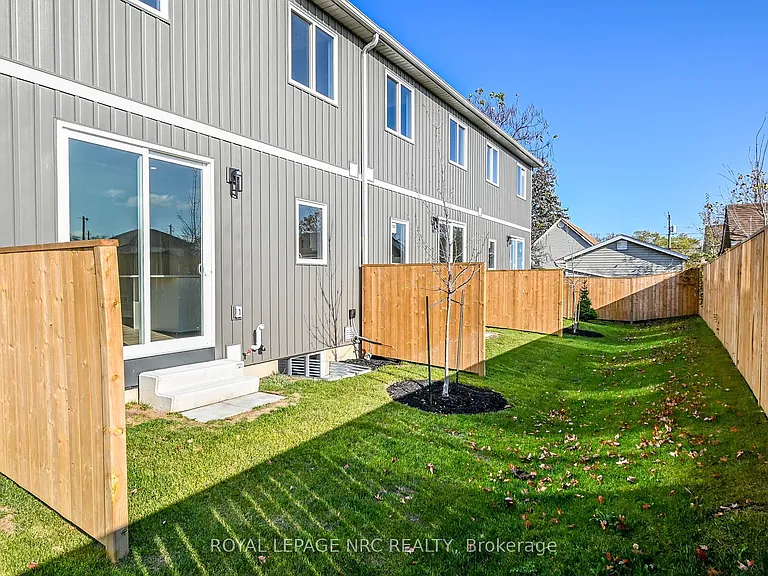 121A Moffatt St #25 — Photo 33