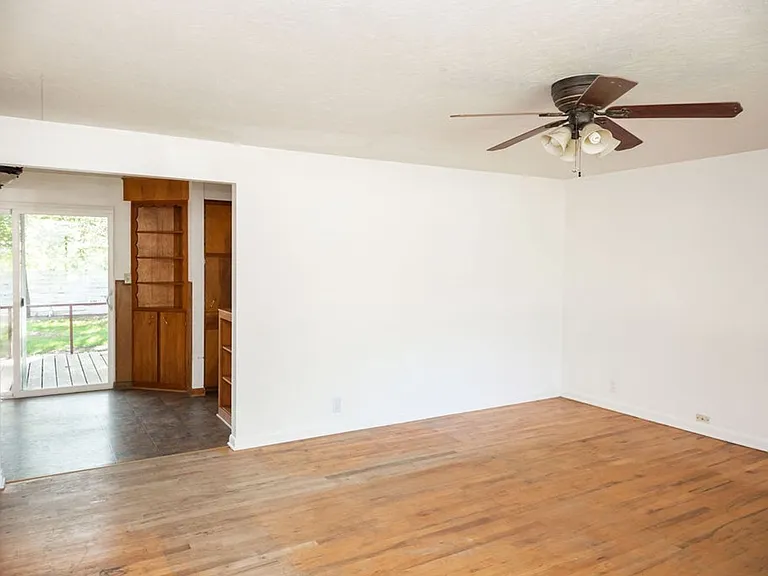 402 Tedmon Dr — Photo 3