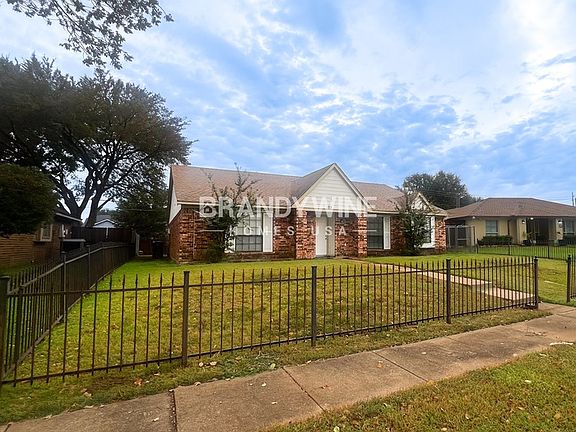 2nd image of 129 E Bancroft Dr