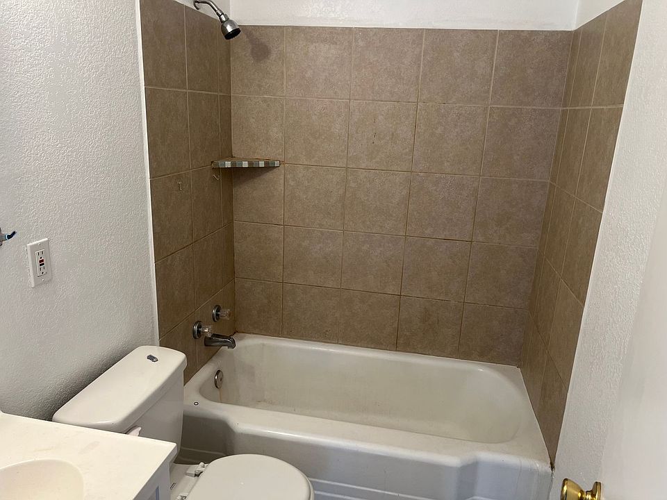 2nd image of 1219 Knight St