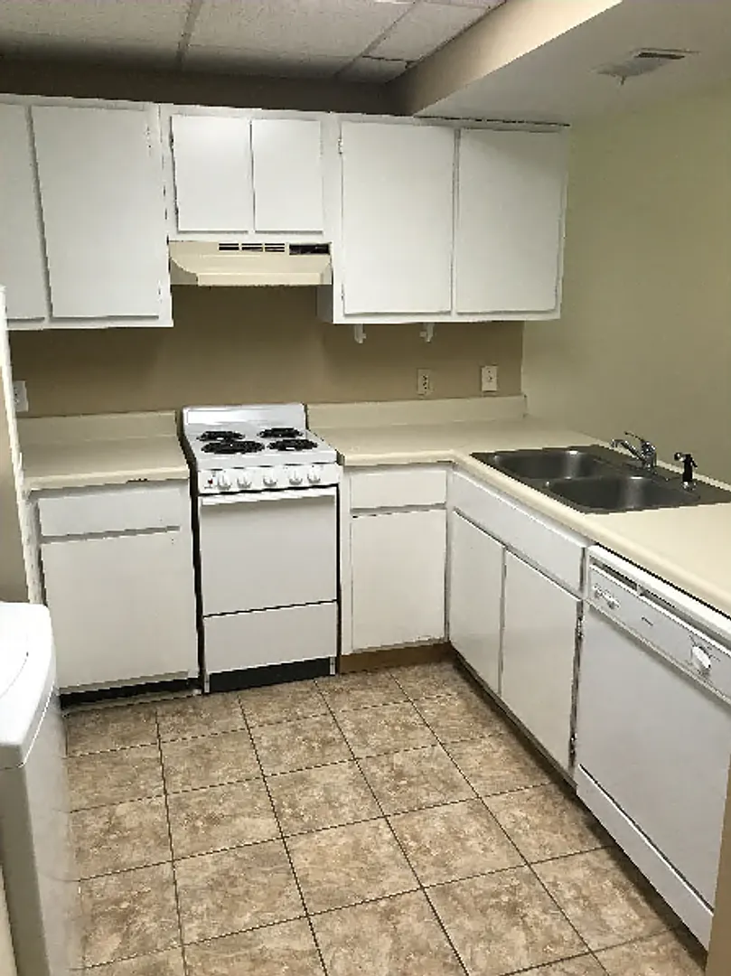 Cedarwood, 1304 — Photo 3