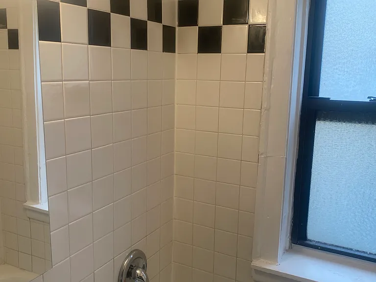 518 W Surf St #2 — Photo 9