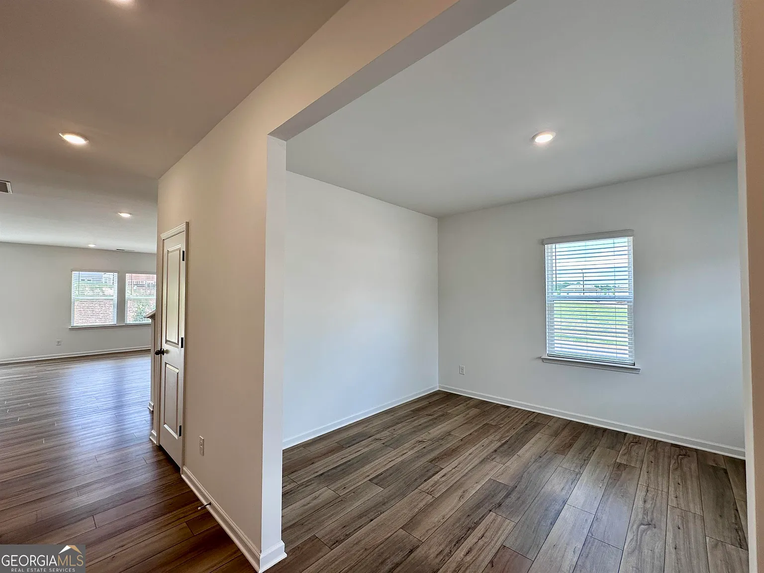 6 bed, 4.0 bath, $3,200 — Photo 2