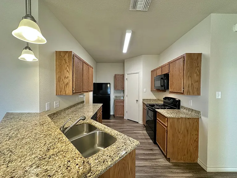 3323 Stonewall Dr — Photo 9