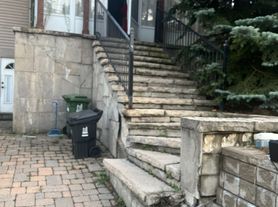 125 Steeles Ave E