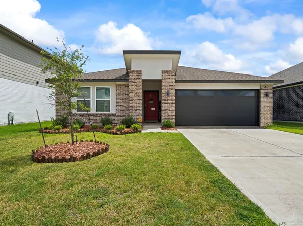 302 Dusty Bridle Ln, Rosharon, TX 77583