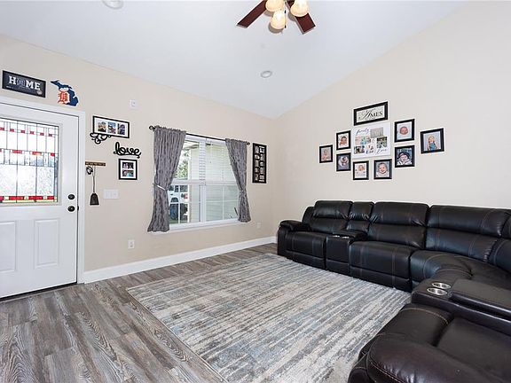 3rd image of 15235 SW 94th Cir