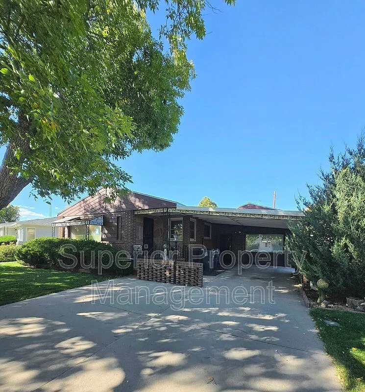 3 bed, 2.0 bath, 2438 sqft, $2,095 — Photo 1