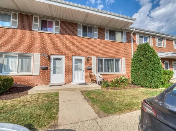 1176 N Boxwood Dr #A, Mount Prospect, IL 60056