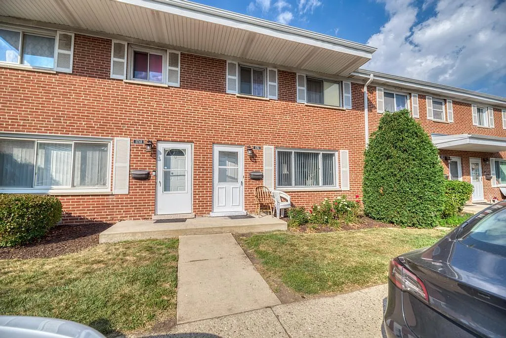 1176 N Boxwood Dr #A photo 1
