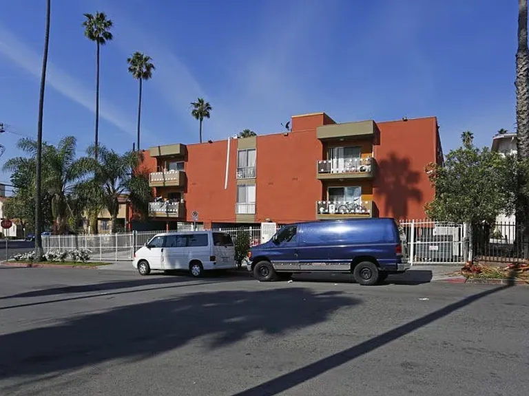 935 S Mariposa Ave — Photo 13