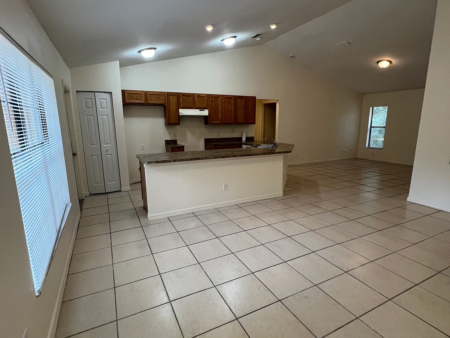 9662 W Dunellon Rd 3 Bedroom 2 Bathroom 2 Car Garage Pet Friendly — Photo 3