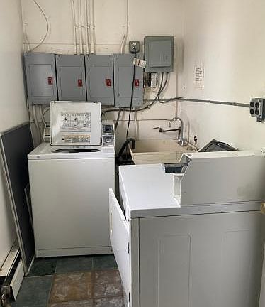 5th image of 3150 Randall Ave #1
