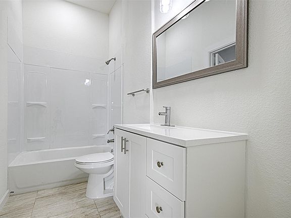 3rd image of 230 Heritage Ct