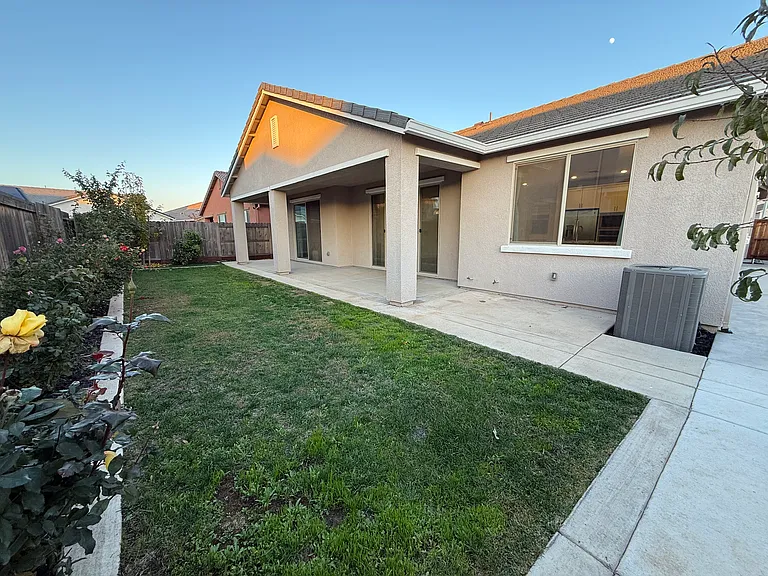 12920 Knightsbrook Ave — Photo 46