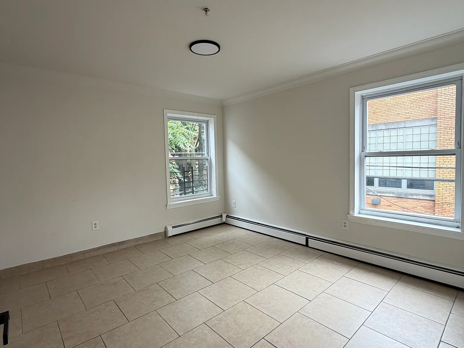 3 bed, 1250 sqft, $2,995 — Photo 3