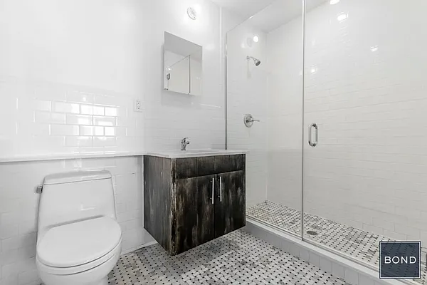 Rented by Bond New York | media 27