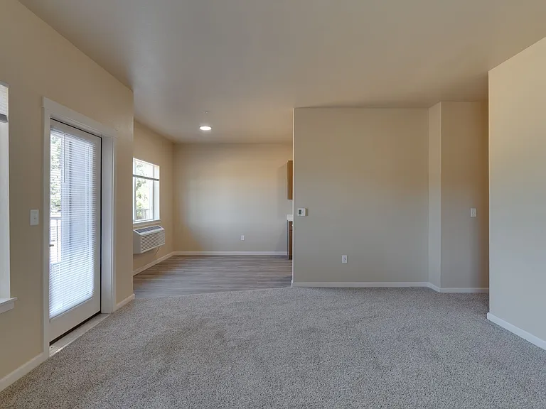 LIBERTY CREST APARTMENTS — Photo 32